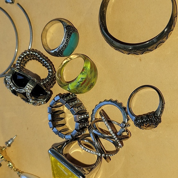Jewelry Set Bundle...mostly Fun Rings - Picture 4 of 4